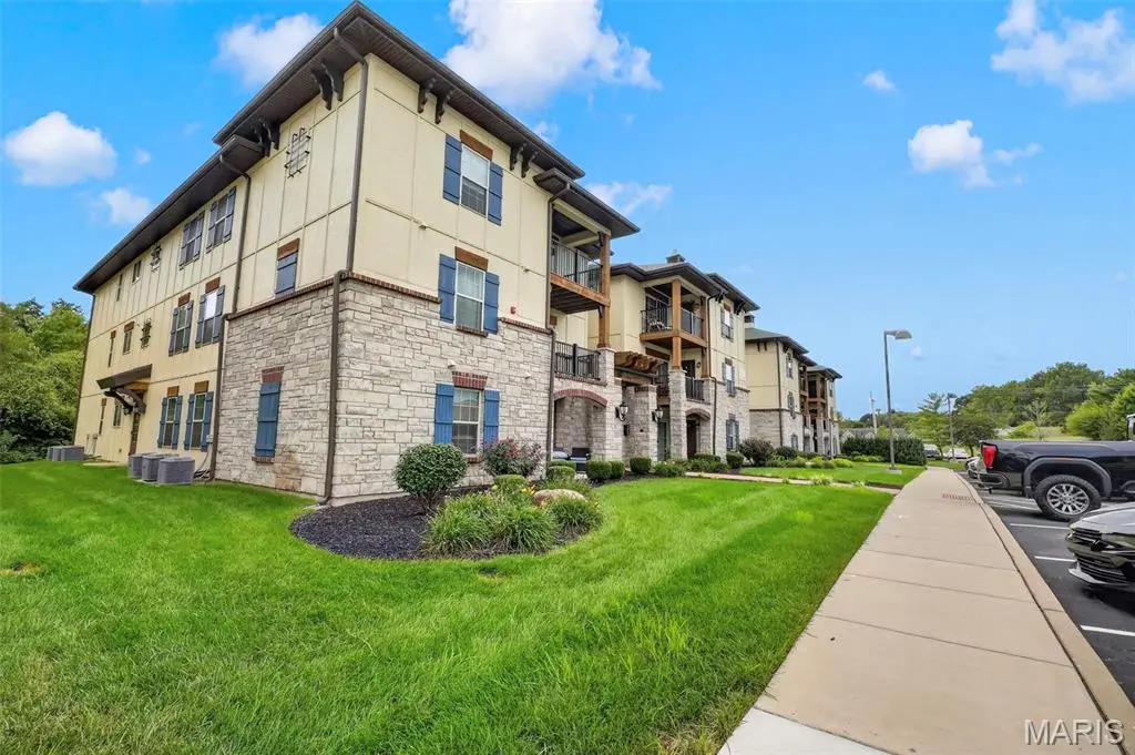 232 Bordeaux WAY, St Peters, MO 63376