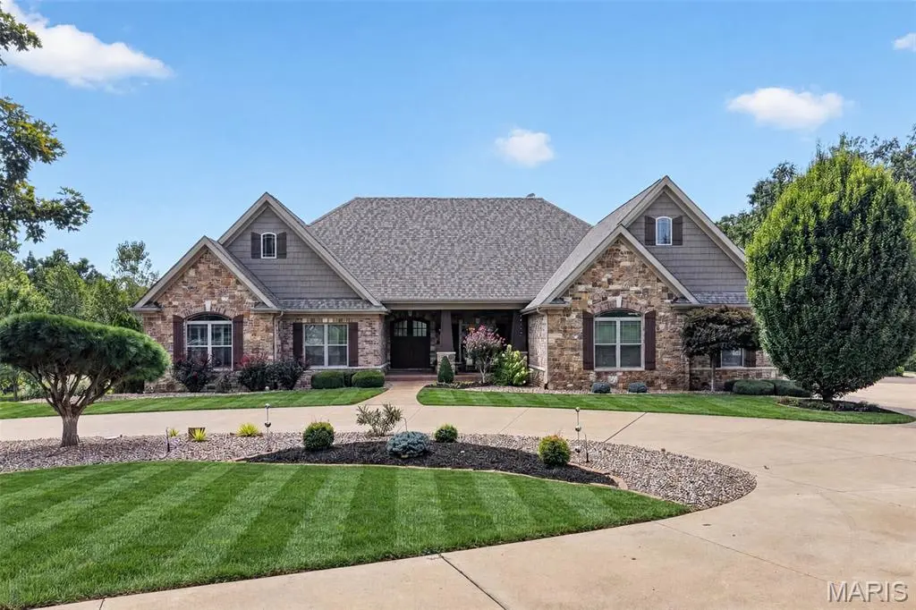 2000 Diehr RD, Wentzville, MO 63385