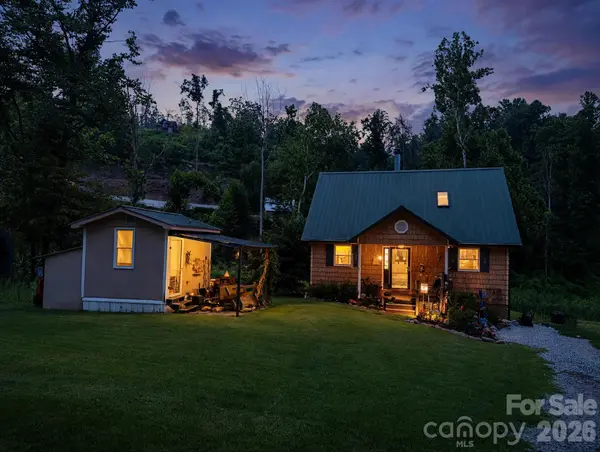 67 Alan Retreat RD, Hendersonville, NC 28792