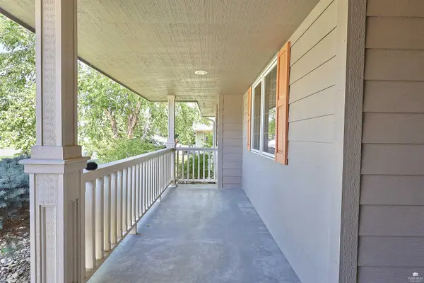 125 Hunter DR, Manhattan, KS 66503