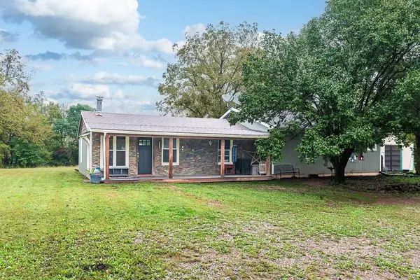 26169 Dehoff DR, Tonganoxie, KS 66086