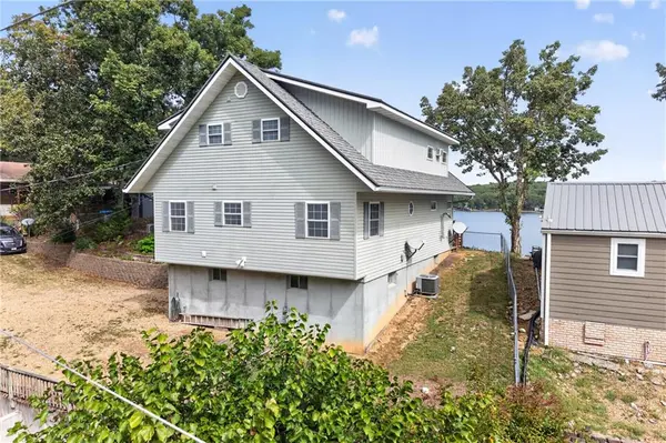 6 Aces DR, Edwards, MO 65326