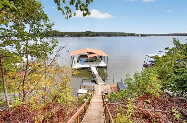 6 Aces DR, Edwards, MO 65326