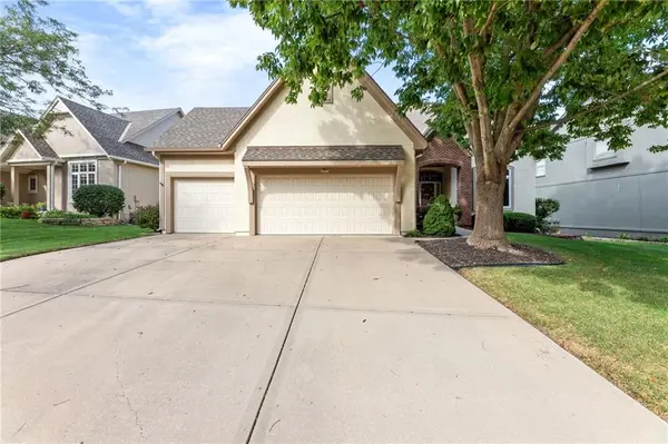 8000 W 154th ST, Overland Park, KS 66223