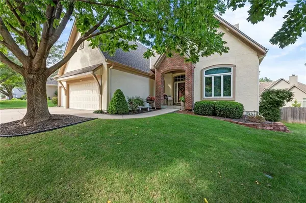 8000 W 154th ST, Overland Park, KS 66223