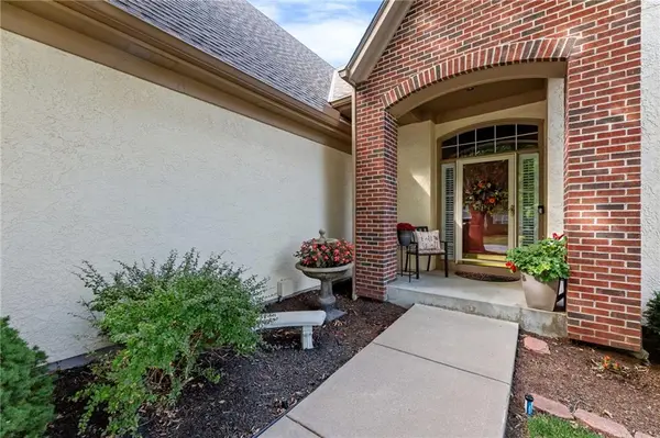 8000 W 154th ST, Overland Park, KS 66223