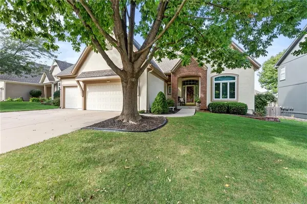 8000 W 154th ST, Overland Park, KS 66223