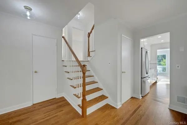 22 Somerset DR, Yonkers, NY 10710