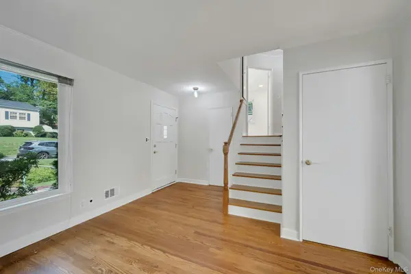 22 Somerset DR, Yonkers, NY 10710