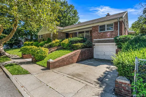 217-06 Stewart RD, Oakland Gardens, NY 11364