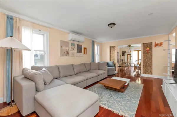 7643 265th ST, New Hyde Park, NY 11040