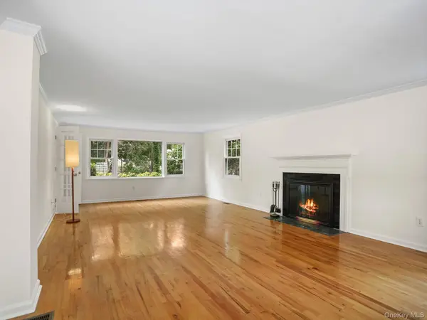 65 Lockwood LN, Greenwich, CT 06878
