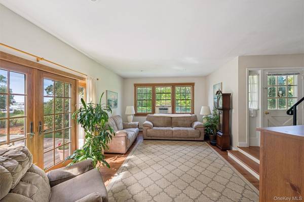 6 Turtle Pond RD, Southampton, NY 11968