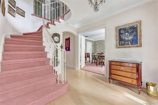 178 Schenck CIR, Hewlett Harbor, NY 11557