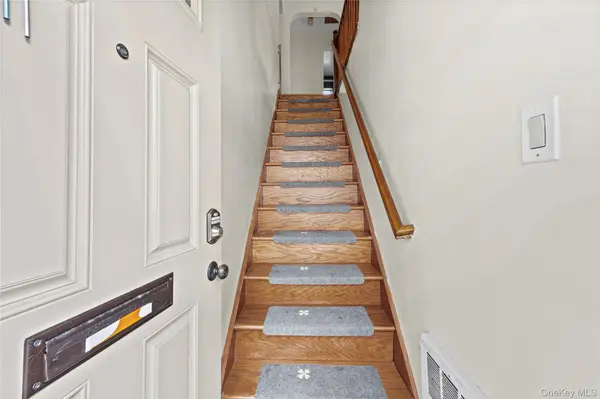 73-07 220th ST #3A2, Oakland Gardens, NY 11364