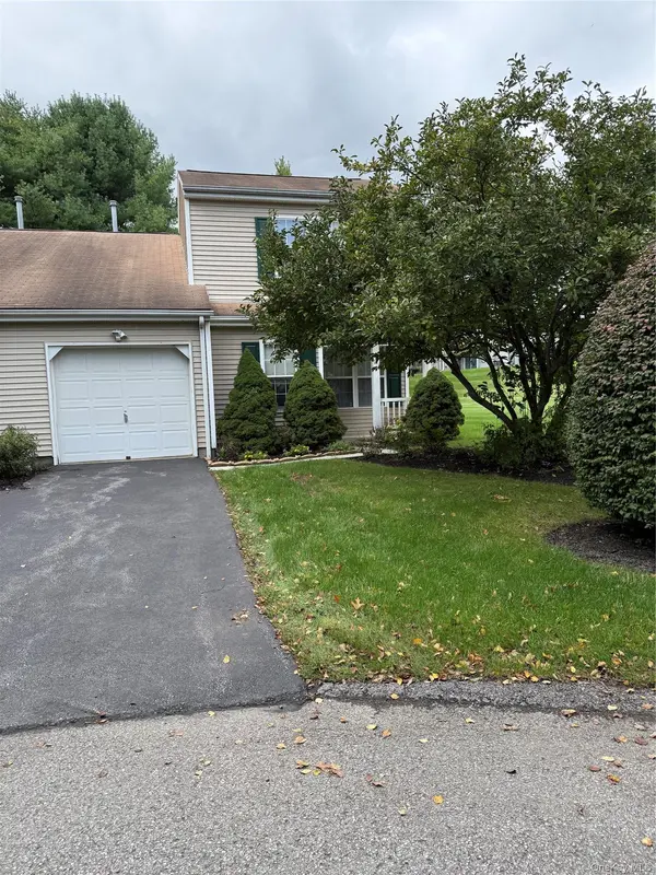 11 Rambling Brook, Poughkeepsie, NY 12601