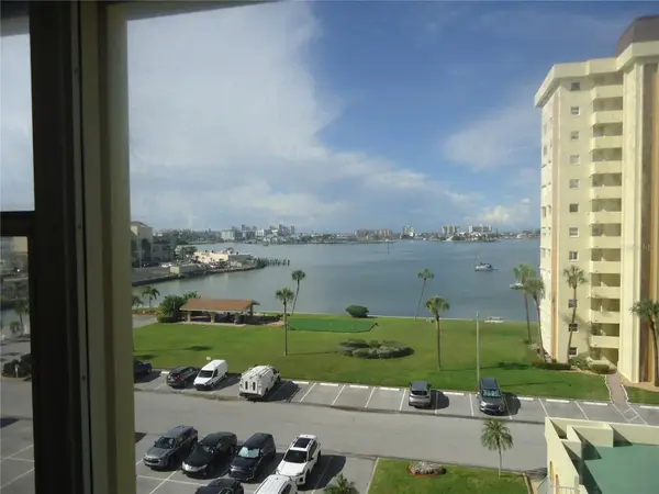 4550 COVE CIR #605, St Petersburg, FL 33708