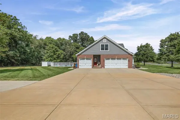 11224 Shade Tree LN, Highland, IL 62249