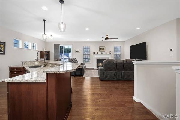 2760 Brook Hill LN, St Charles, MO 63303