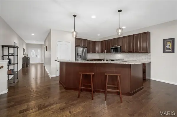 2760 Brook Hill LN, St Charles, MO 63303