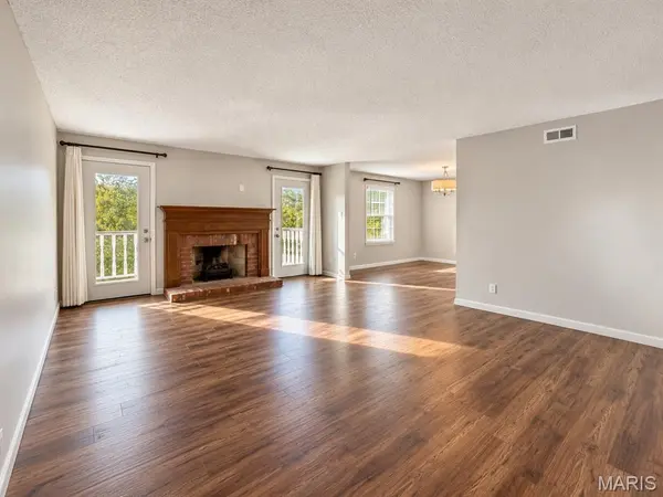 2323 Manor Grove DR #18, Chesterfield, MO 63017