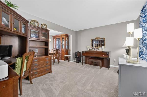 5 Cloverhill CT, St Charles, MO 63376