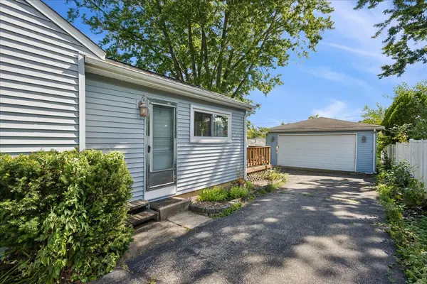 419 E Fullerton AVE, Glendale Heights, IL 60139