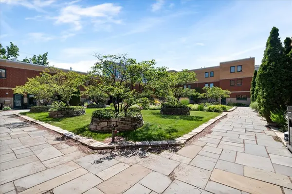 1889 MAPLE AVE #W6, Evanston, IL 60201