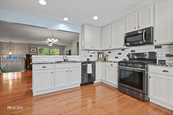 234 Devoe DR, Oswego, IL 60543