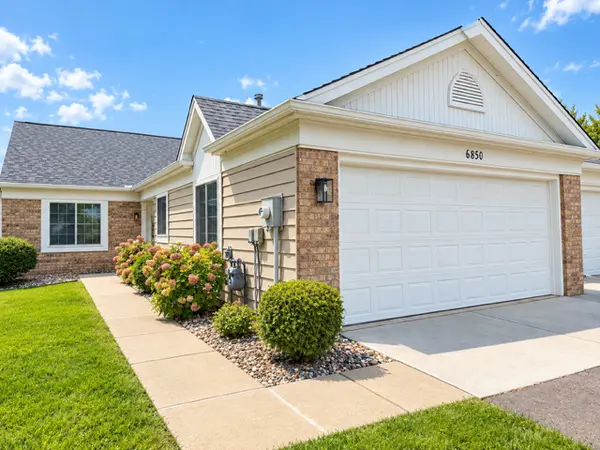 6850 Jenny LN, Woodbury, MN 55125
