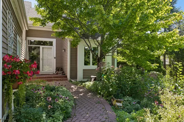 3705 Oakton RDG, Hopkins, MN 55305