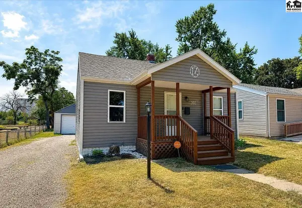 933 E 3rd Ave, Hutchinson, KS 67501