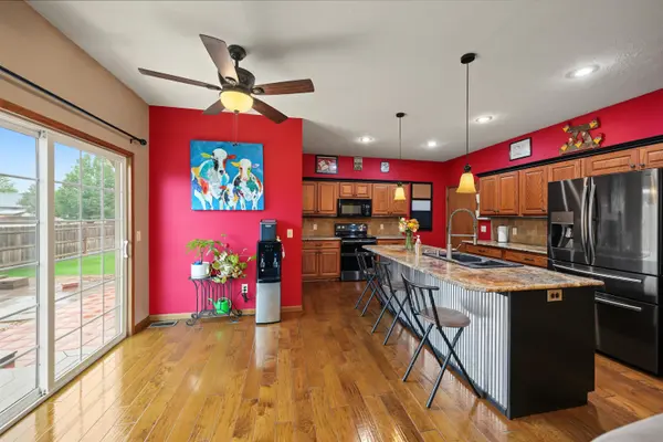 2872 Melanie Ln, Salina, KS 67401
