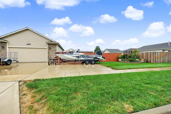 2872 Melanie Ln, Salina, KS 67401