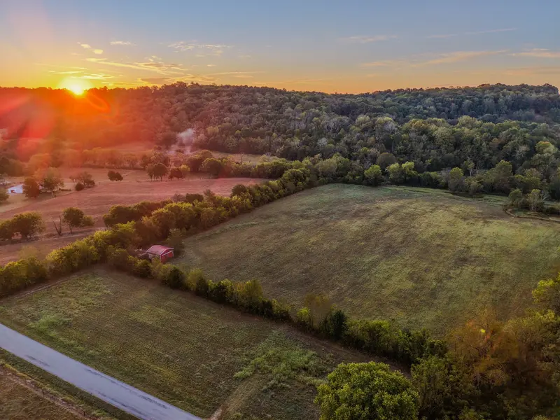 612 Bee Spring Rd, Dellrose, TN 38453