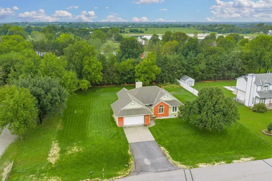 12101 E Moonglow Ave, Derby, KS 67037