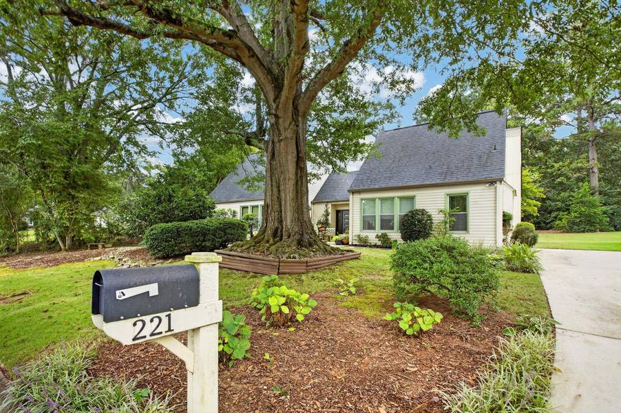 221 Saratoga DR, Greer, NC 29651