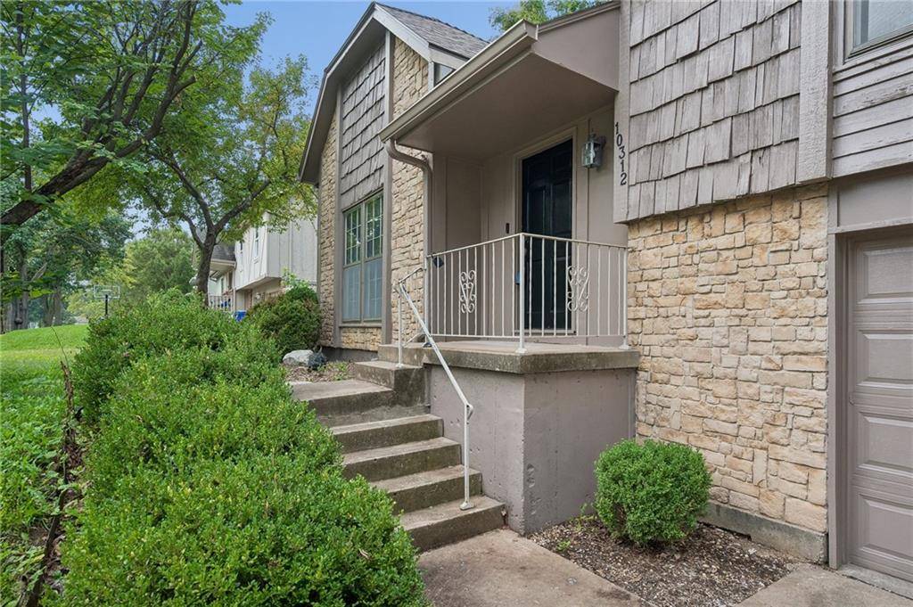 10312 HASKINS ST, Lenexa, KS 66215