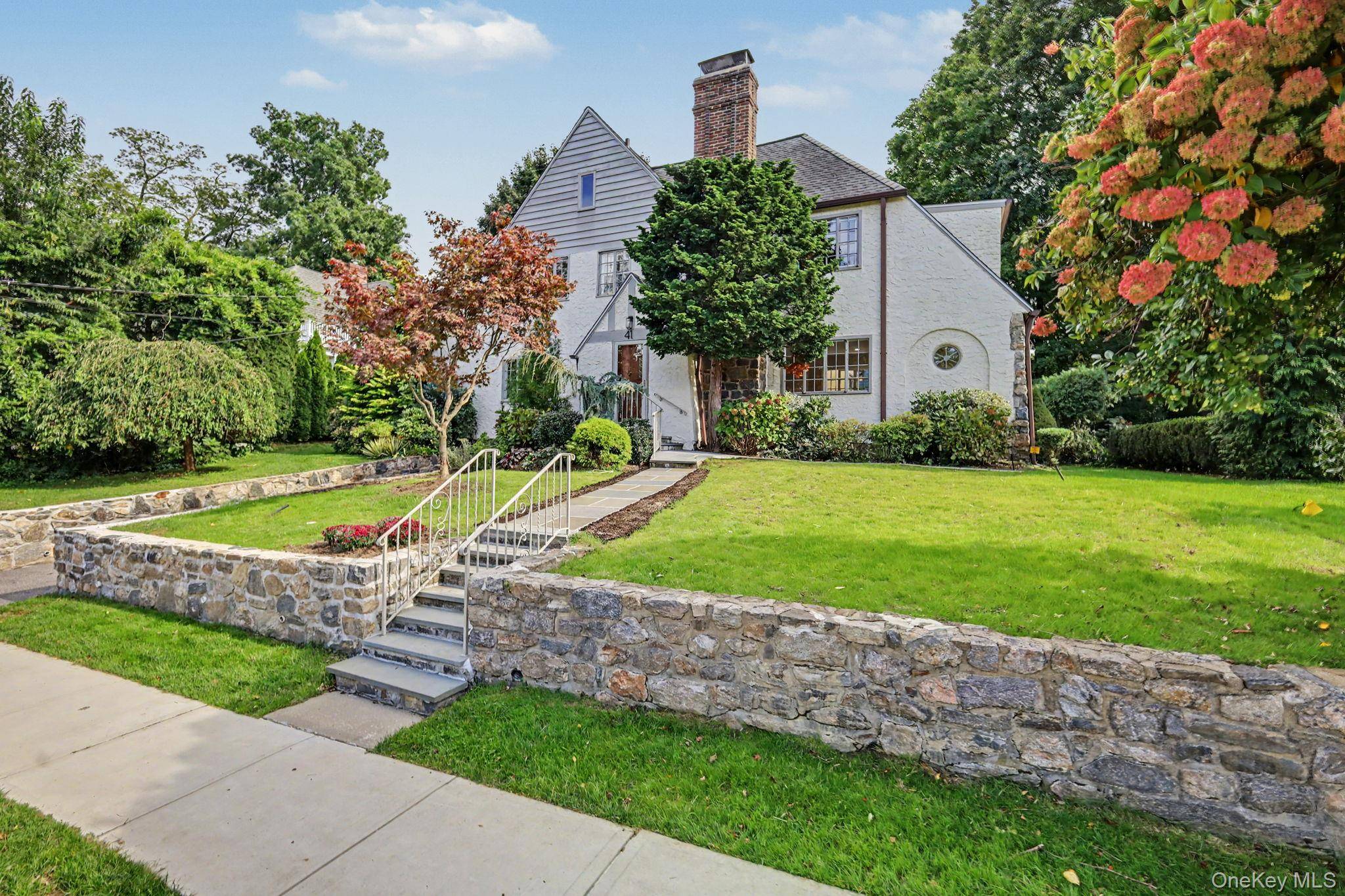 41 Maple Hill DR, Larchmont, NY 10538