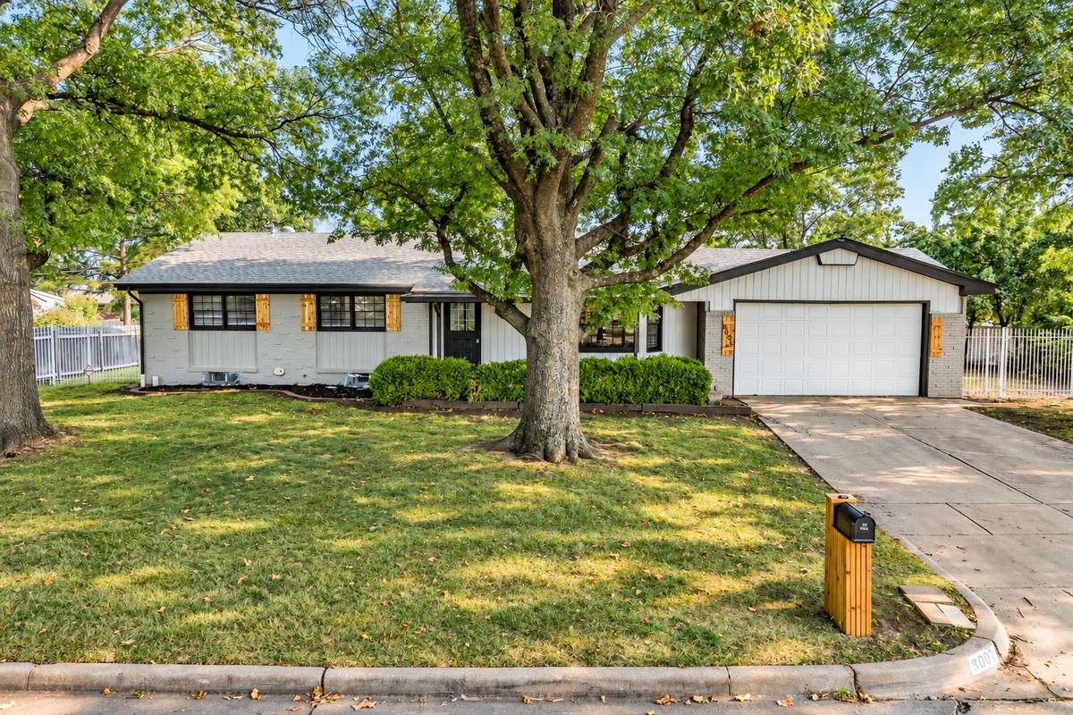 8001 E Willowbrook Rd, Wichita, KS 67207-1129