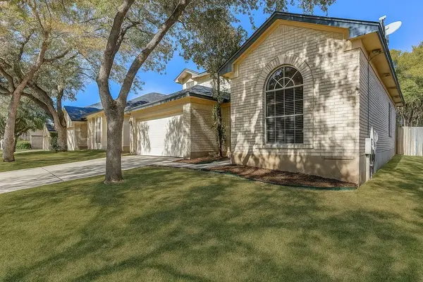 2016 Ravenscroft DR, Austin, TX 78748