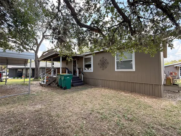 1055 N Franklin ST, La Grange, TX 78945