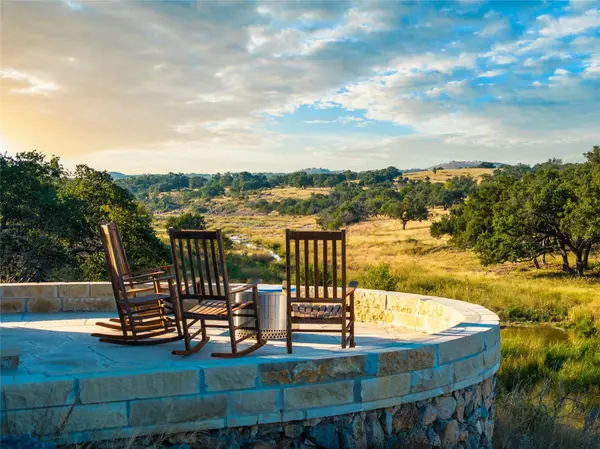 1547 Pressler RD, Fredericksburg, TX 78624