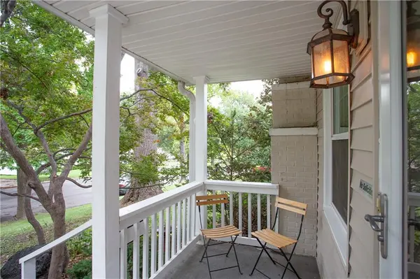 107 W Navajo LN, Kansas City, MO 64114
