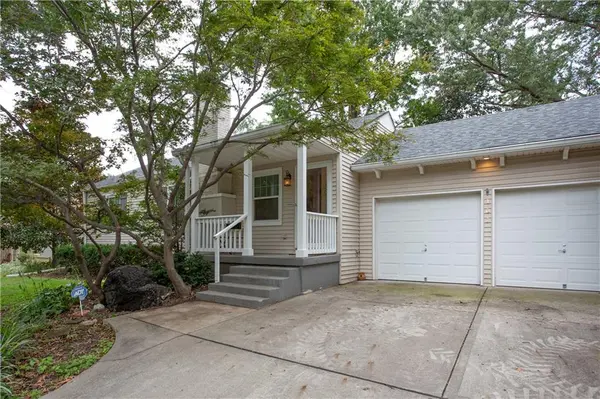 107 W Navajo LN, Kansas City, MO 64114