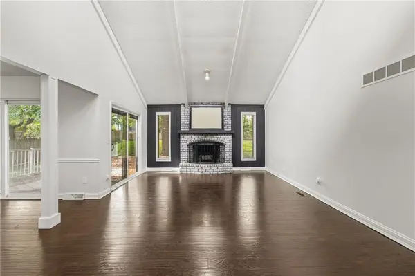 3502 NW Lake DR, Lee's Summit, MO 64064