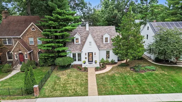 1711 E Lasalle AVE, South Bend, IN 46617-2632