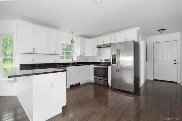 80 W Dorsey LN #B, Hyde Park, NY 12538