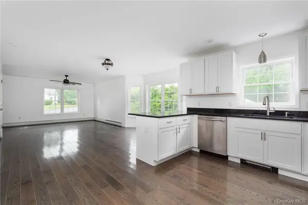 80 W Dorsey LN #B, Hyde Park, NY 12538