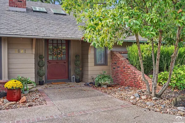 3601 Quail Creek CT, Lawrence, KS 66047